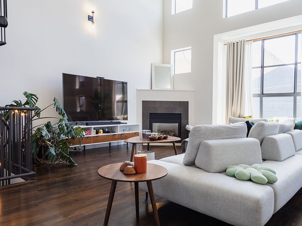 Main Level / 2nd Floor: Living room