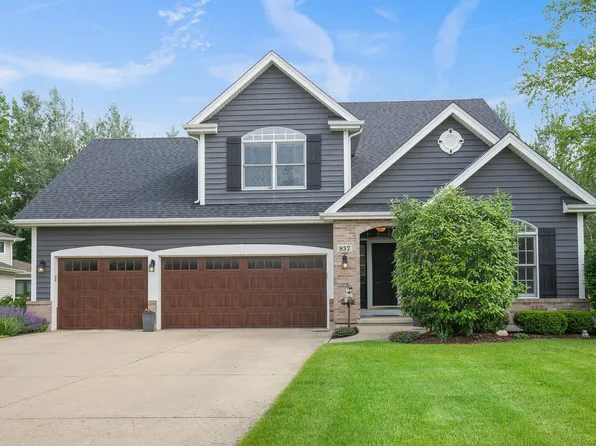 837 Wedgewood Dr, Crystal Lake, IL 60014