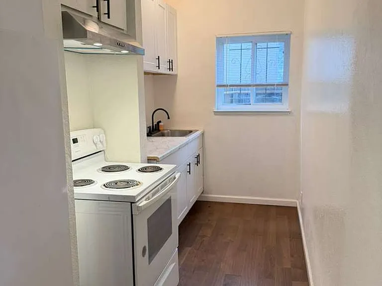 234 5th Ave #9 — Photo 1