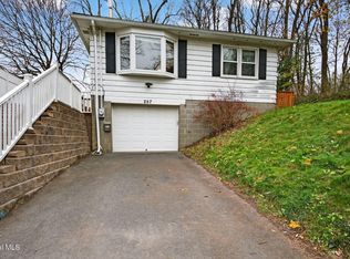 257 Lake Shore Dr, Rensselaer, NY 12144