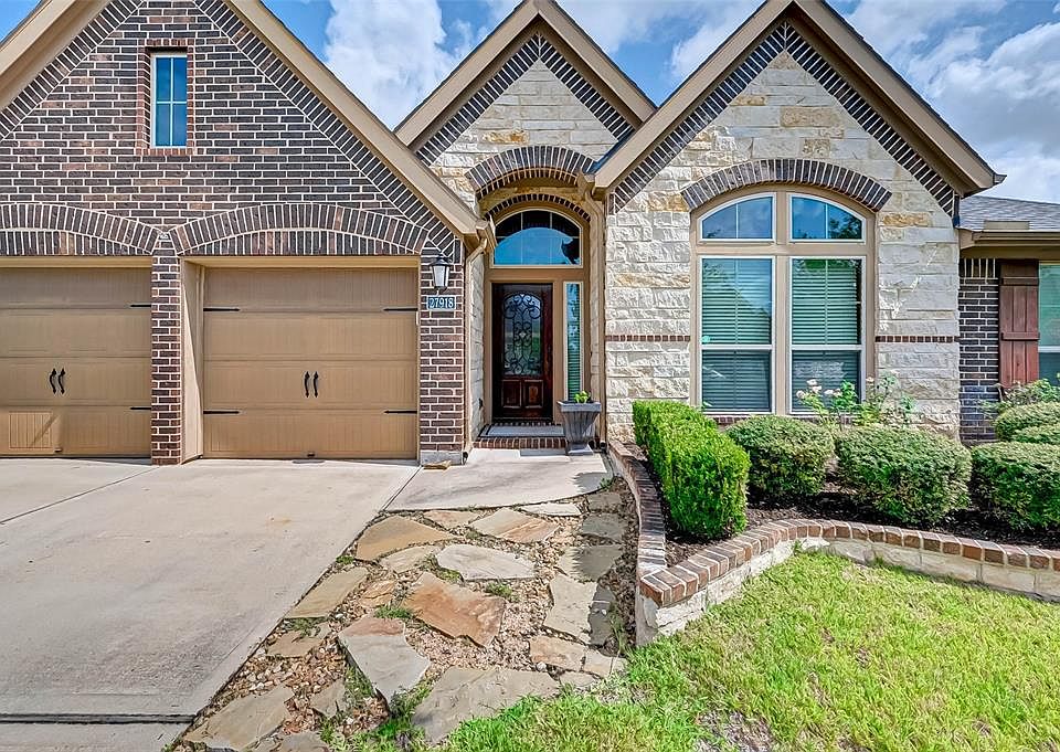 1st image of 27918 Colonial Point Dr