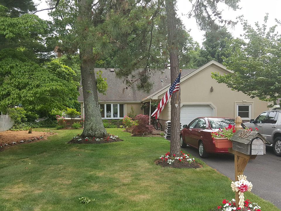 1st image of 879 Briarcliff Dr