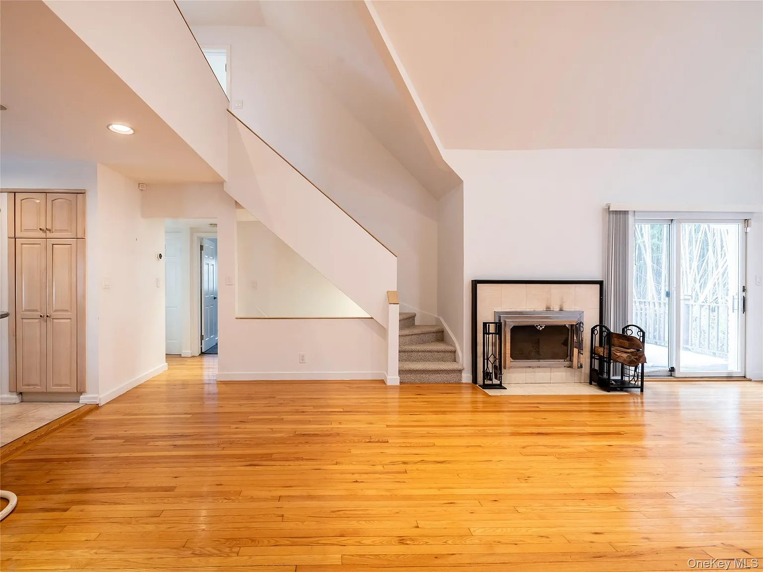 4 bed, 4.5 bath, 2608 sqft, $8,250 — Photo 4