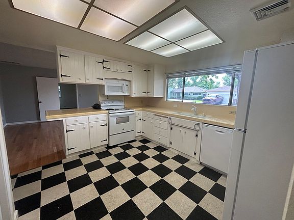 3rd image of 1235 Purdue Ave