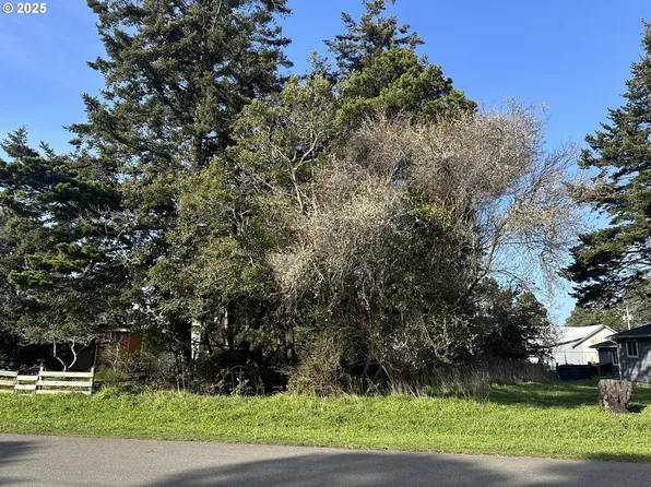 13th St, Pt Orford, OR 97465