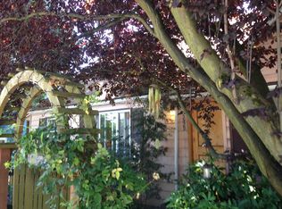 5529 40th Ave NE, Seattle, WA 98105