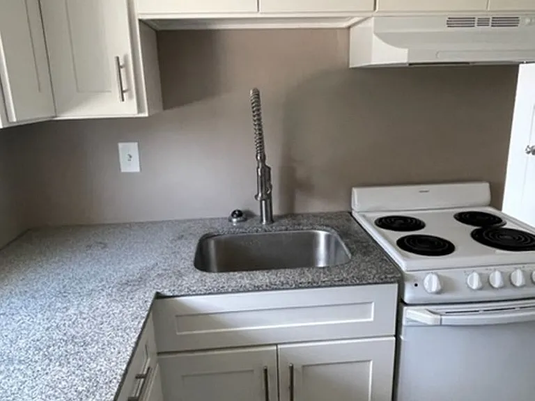 1407 Charleston Ave — Photo 10