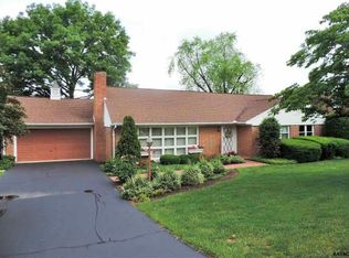 125 Shelbourne Dr, York, PA 17403