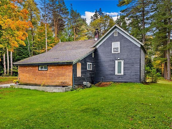 3rd image of 10755 N Lake Rd