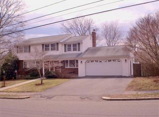 74 W Park Dr, Wakefield, MA 01880
