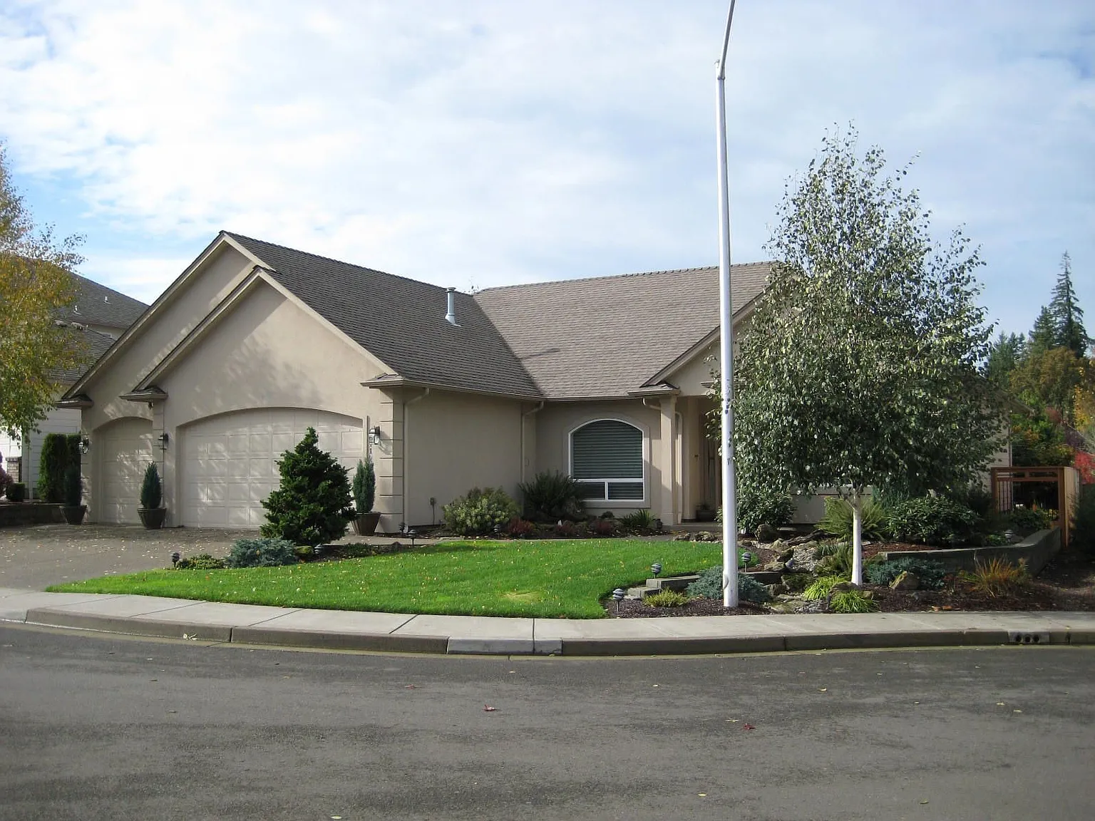 6671 Parkshadow Ct NE photo 1