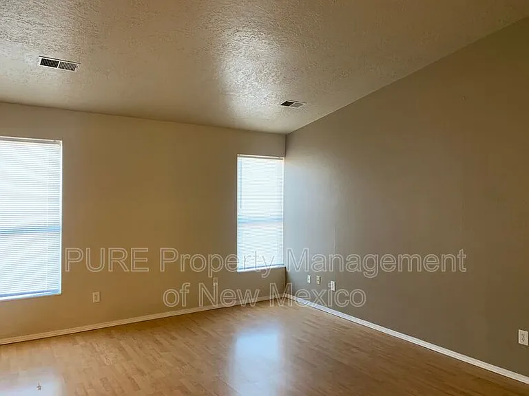 4556 Platinum Dr NE — Photo 7