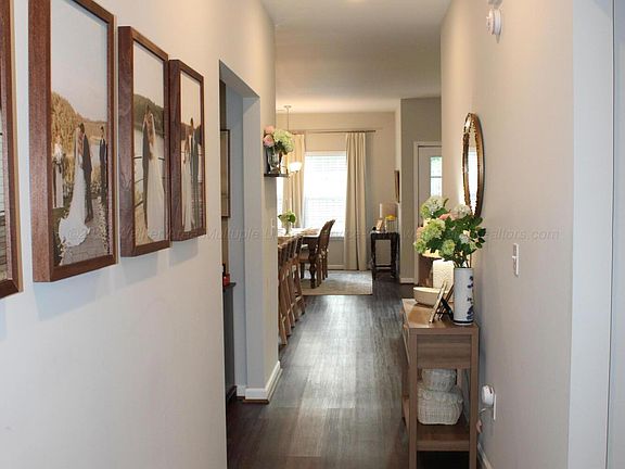 3rd image of 2927 Phelan Cir SE