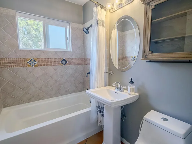 4635 Virginia Ave — Photo 11