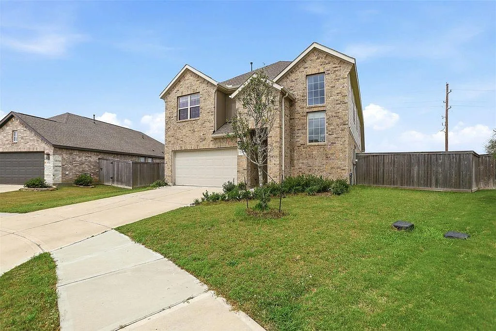 4 bed, 3.5 bath, 2785 sqft, $3,000 — Photo 2