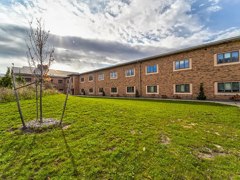 Sunset Place Apartments — Photo 2