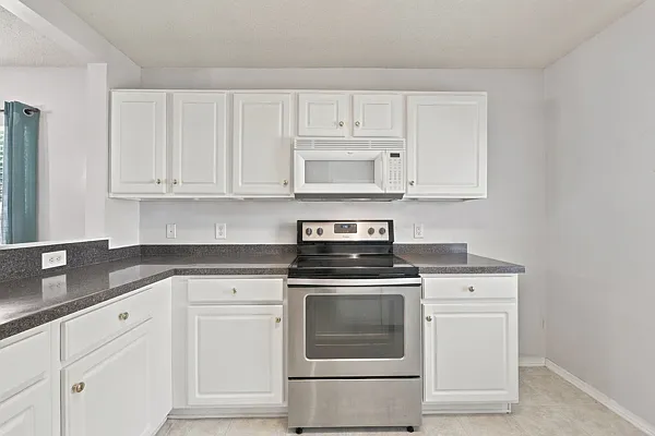914 Bur Oak Ct — Photo 9