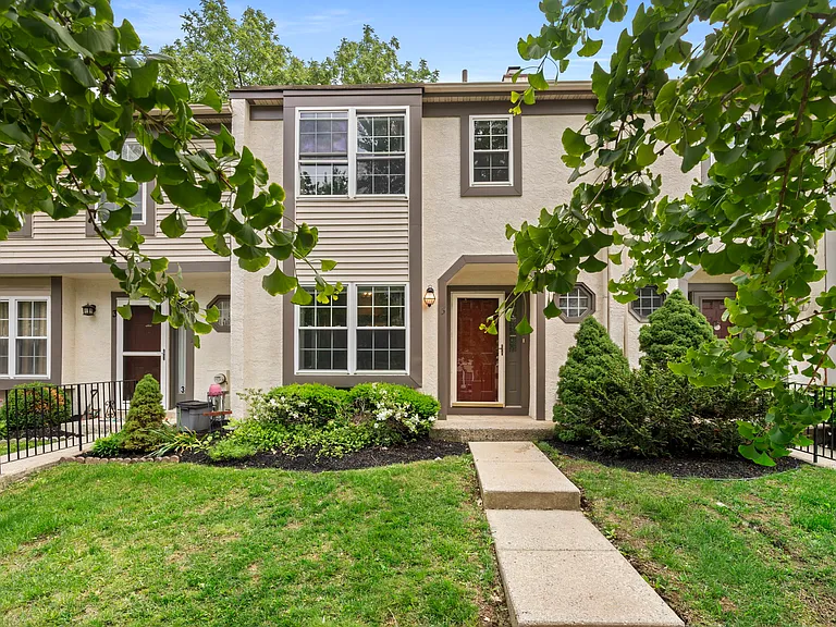 5 Ogden Ct — Photo 1