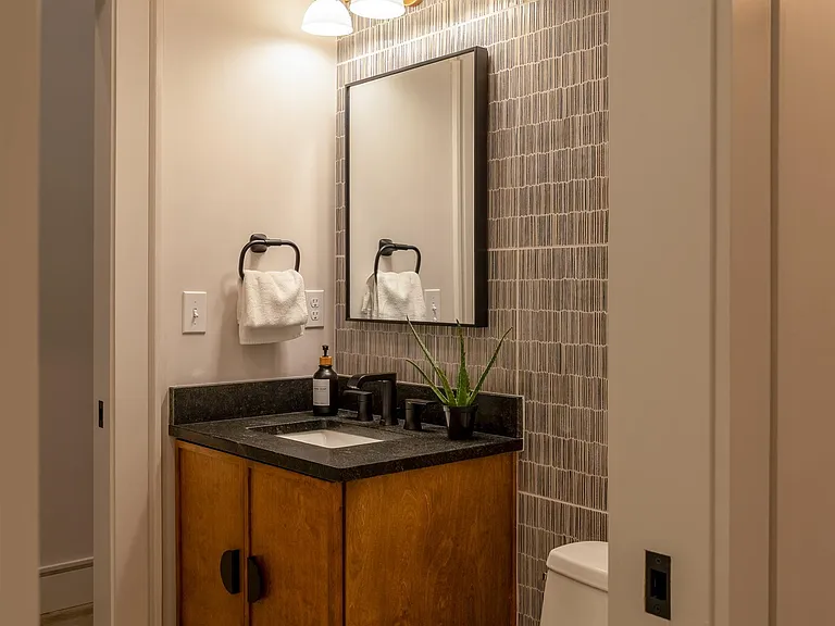 612 W 8th Ave — Photo 16
