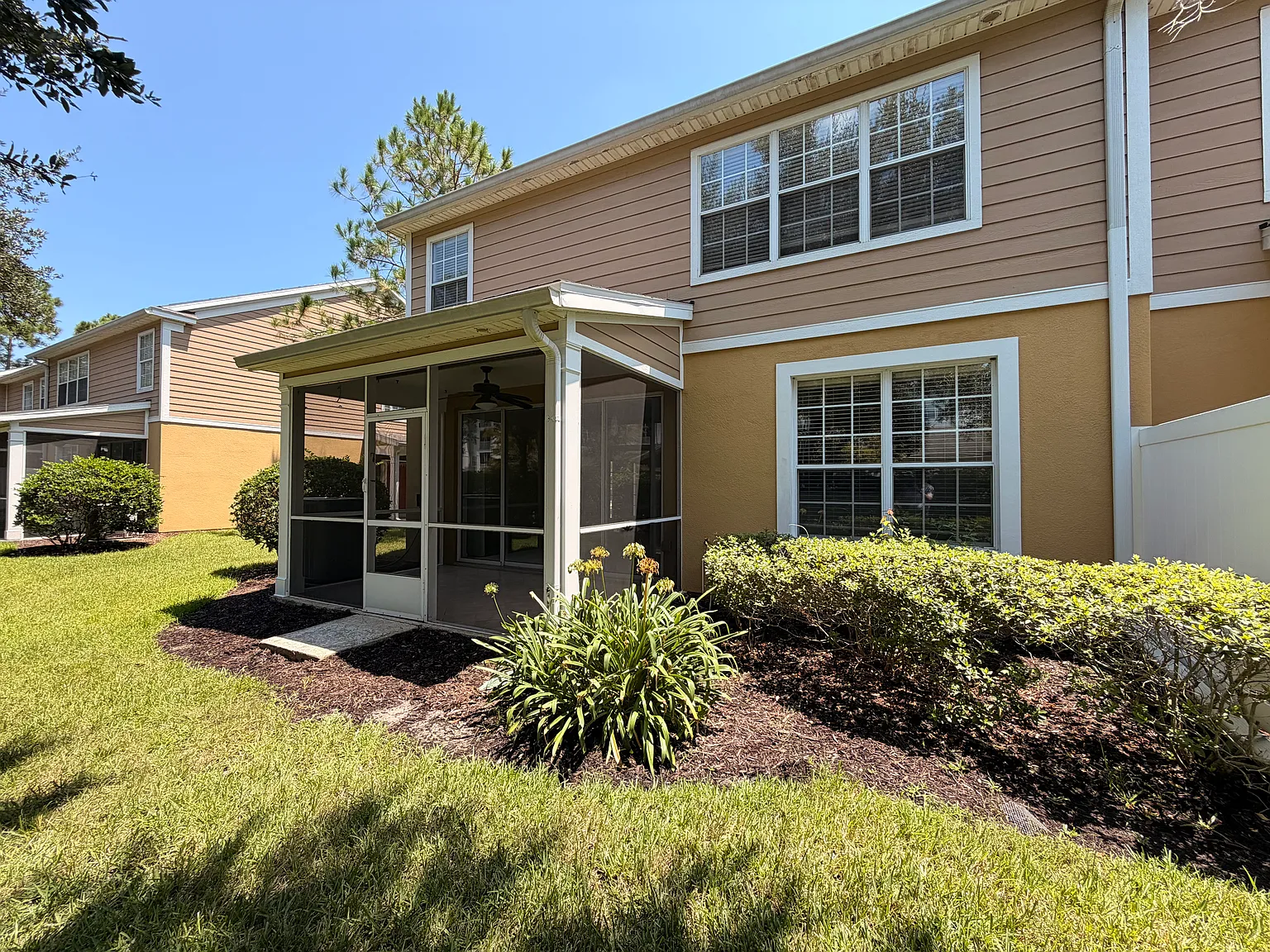 3 bed, 2.5 bath, 2024 sqft, $2,300 — Photo 4