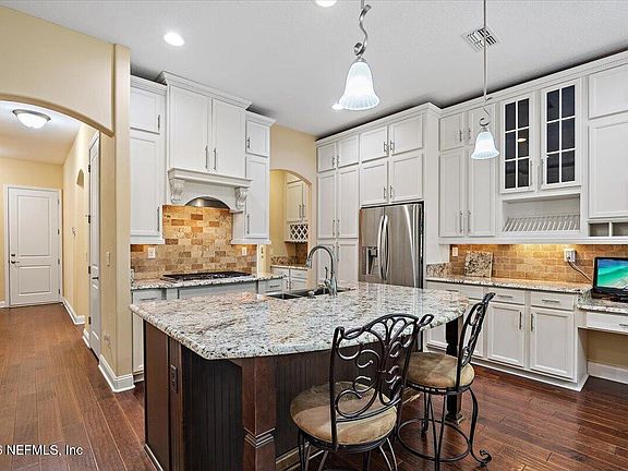 3rd image of 275 ST JOHNS FOREST Boulevard