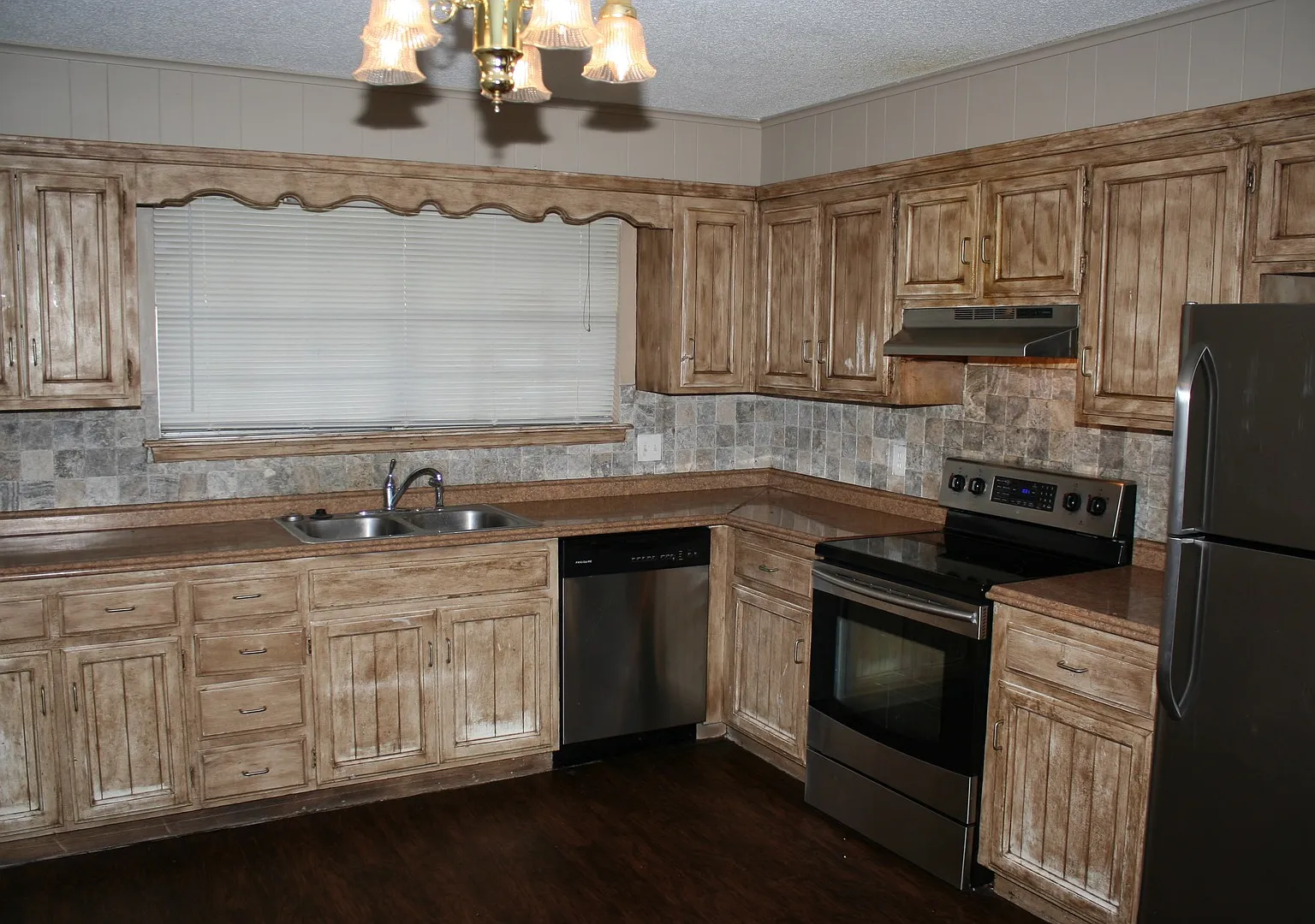 3 Bed | 2 Bath in East Tulsa! Accepts Section 8 — Photo 3