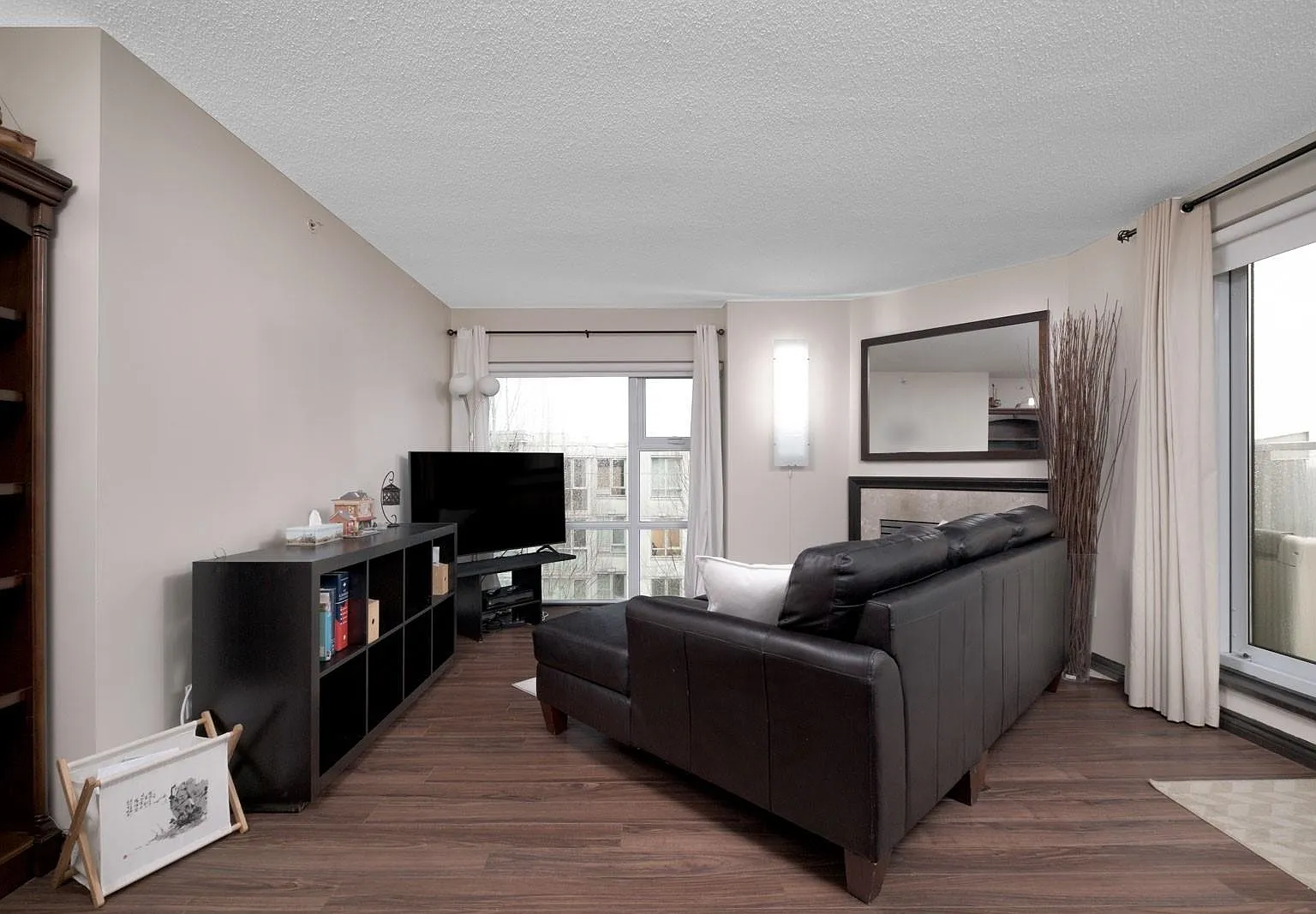 1 bed, 743 sqft, $2,200 — Photo 1