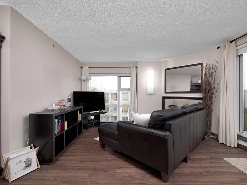 4868 Fraser St #Penthouse 8