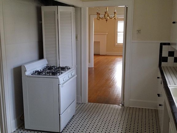 5th image of 440 Forest Ave