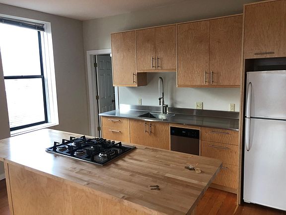 4th image of 208 S 3rd St W APT 6