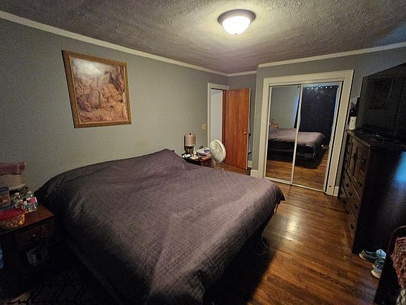 4th image of 1561 Howlett St