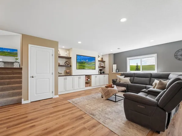 1515 Raymond Dr, Waconia, MN 55387