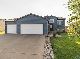 604 Almond Ave, Harrisburg, SD 57032