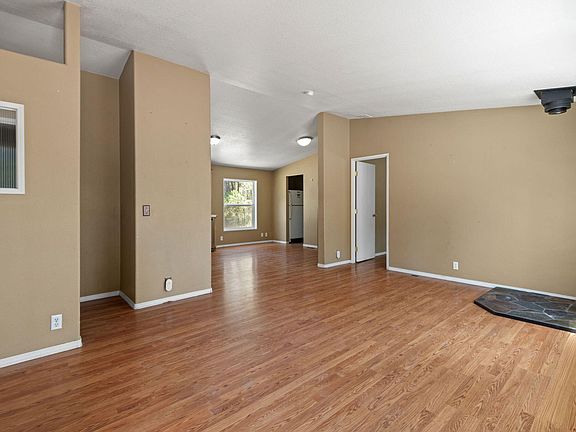 5th image of 148740 Ahern Dr