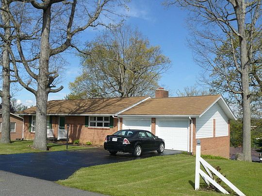 3rd image of 1509 Claremont Ct