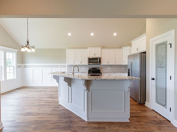 5th image of 141 Audrey Ln