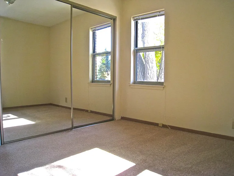 Ford Parkway Apartments — Photo 6