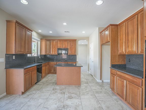 4th image of 17616 W Ivy Ln