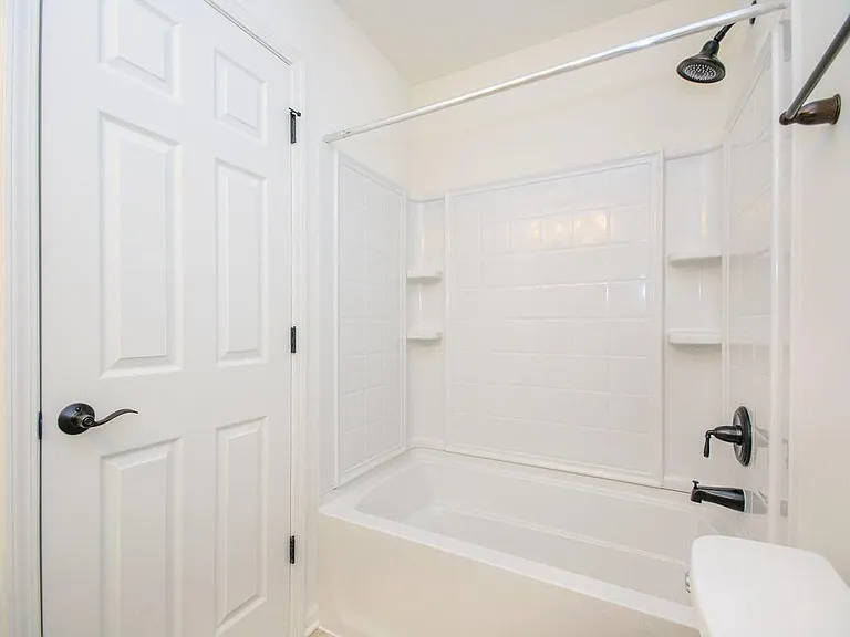 1462 Manning Ave — Photo 5