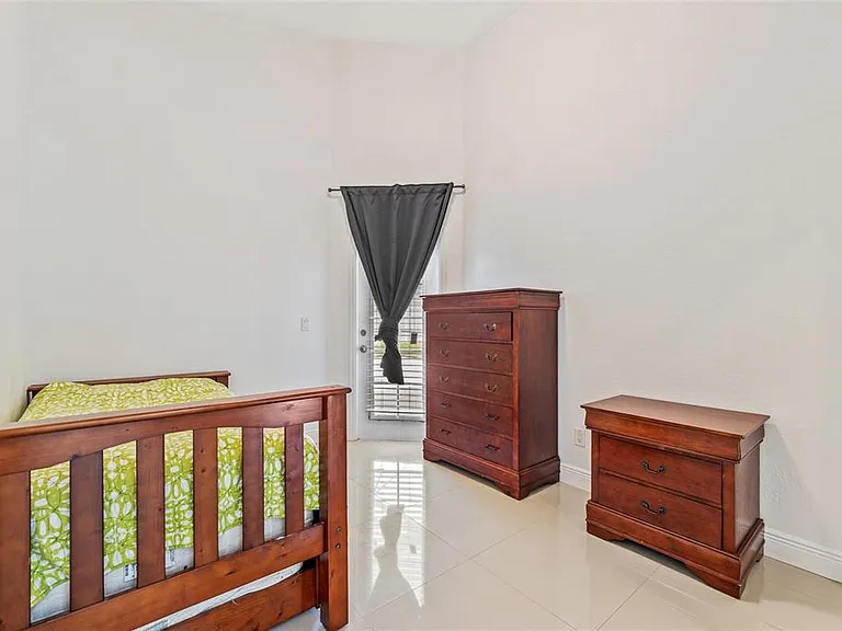 7827 Myrtle Oak Ln — Photo 17