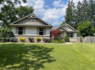 9794 Broadway Dr, Chagrin Falls, OH 44023