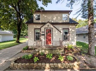 121 N Ontario St, De Pere, WI 54115