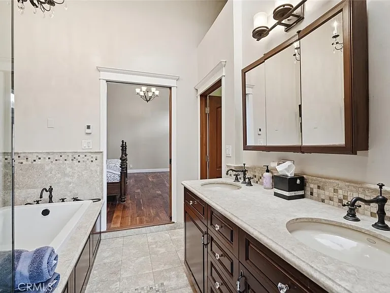 5348 Doris Way — Photo 22