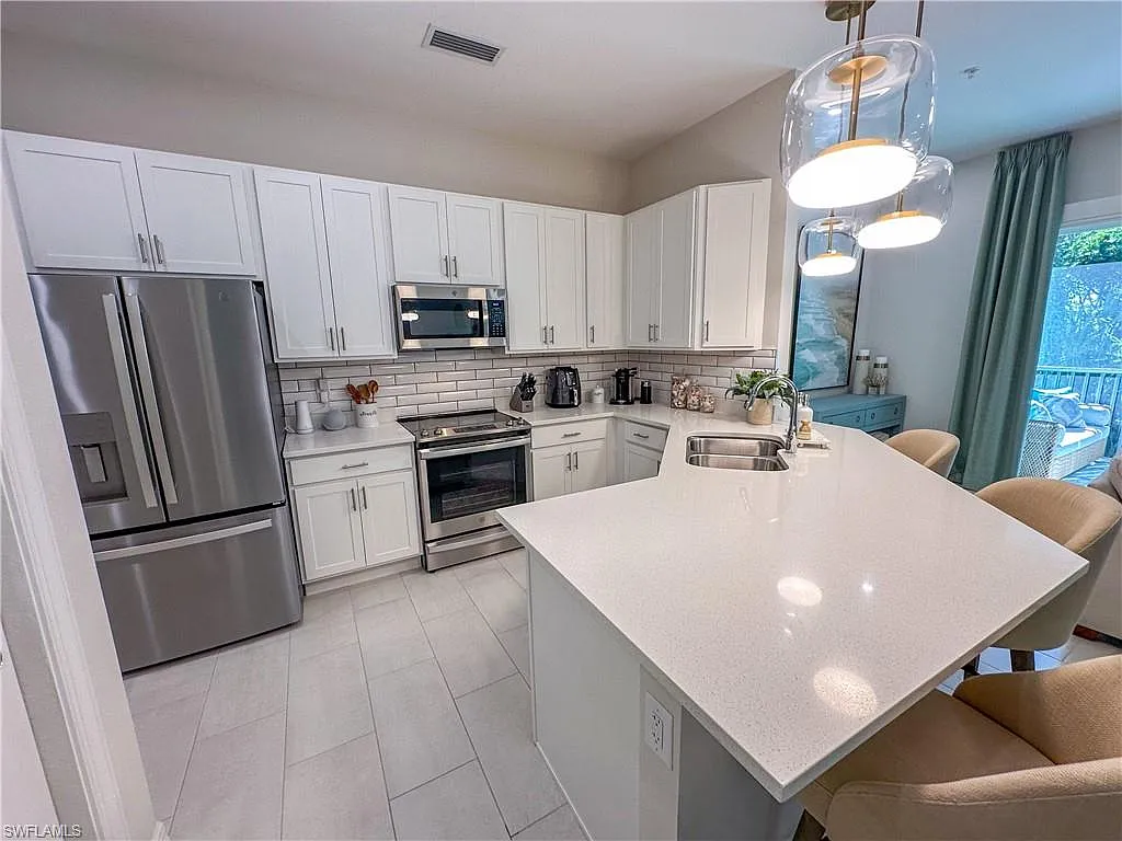 3 bed, 2.0 bath, 1509 sqft, $7,500 — Photo 4