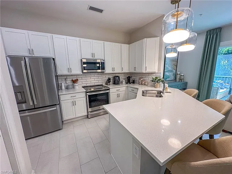 232 Indies Dr E #201 — Photo 4