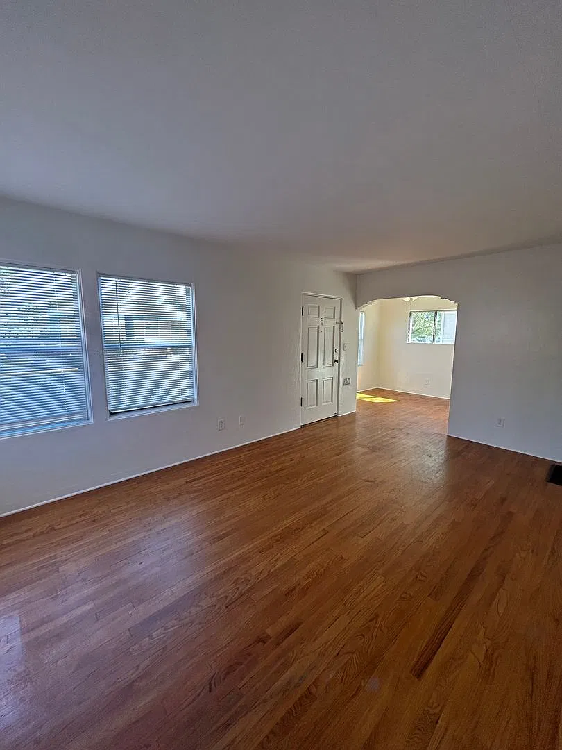 Two bedroom House w/ detached Garage available now — Photo 2