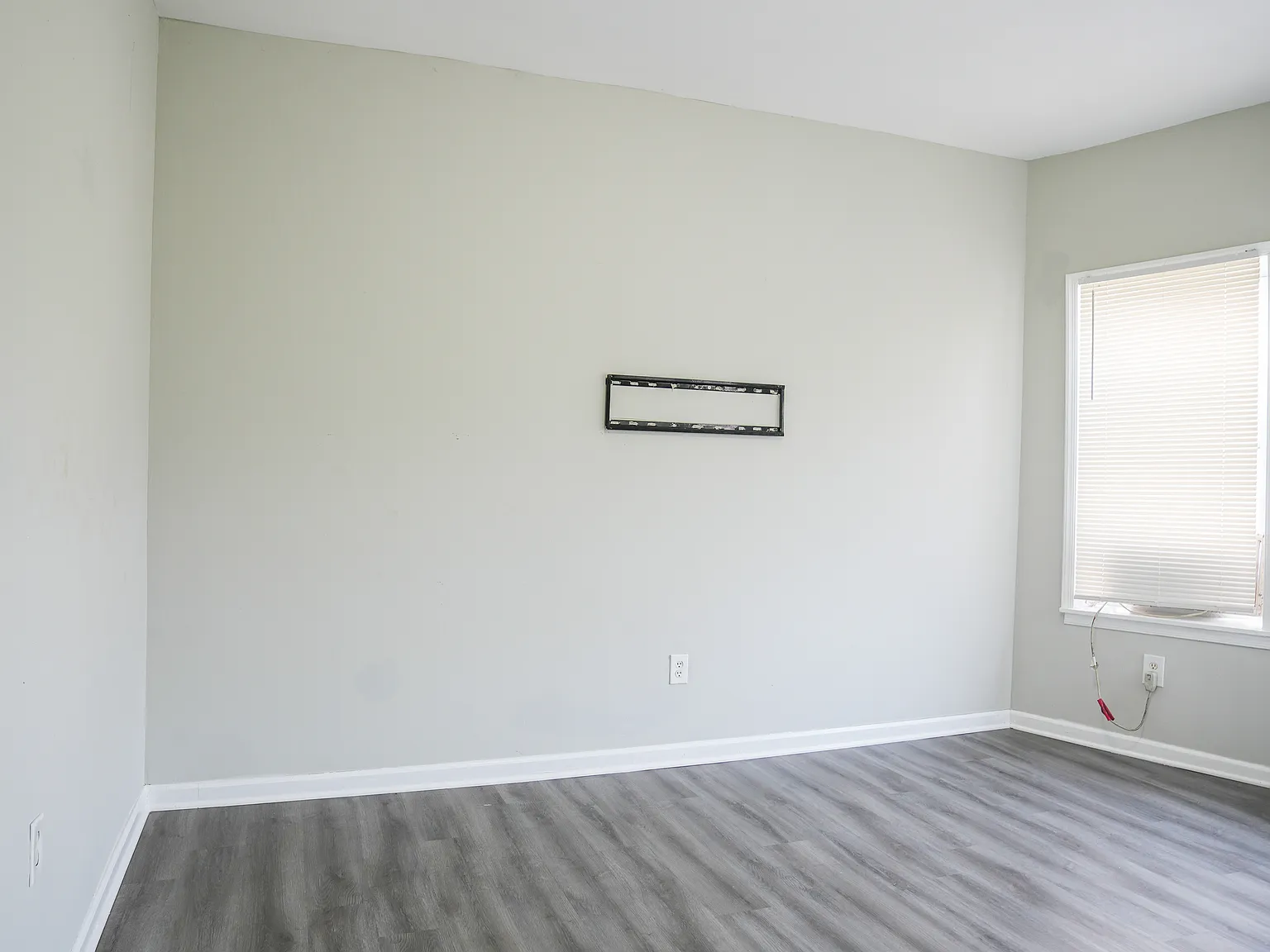 2864 Rayner Ave — Photo 3