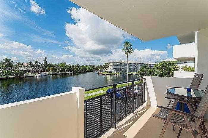 1st image of 401 Golden Isles Dr APT 211