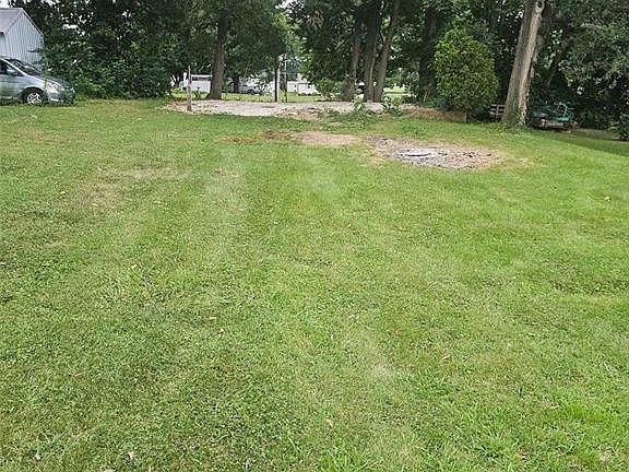 5th image of 642 Clarksville Rd
