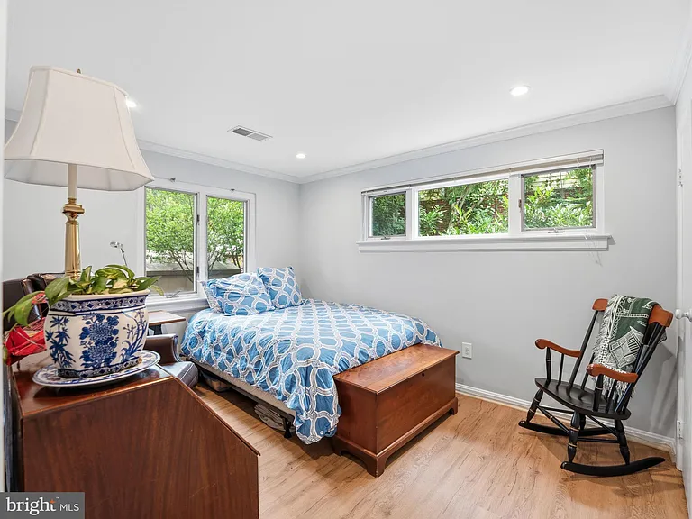 405 Underhill Pl — Photo 20